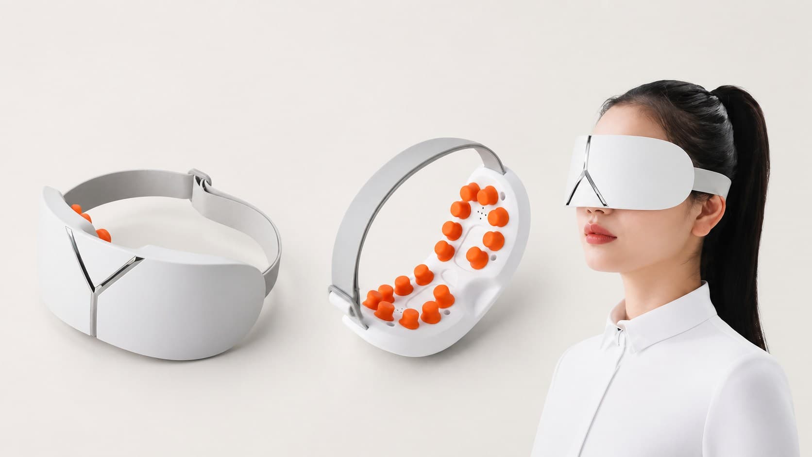 Tres vistas del masajeador de ojos: frente plateado, interior con cabezales naranjas y mujer con el dispositivo sujeto por la banda posterior.